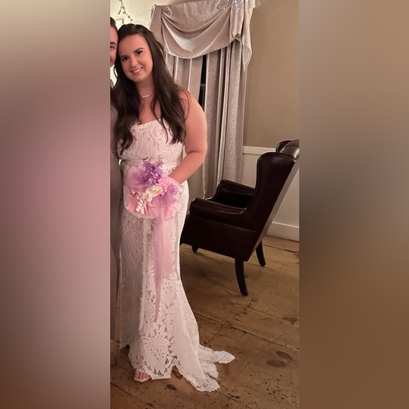 David’s Bridal floral lace halter sheath wedding gown - Picture 5 of 5